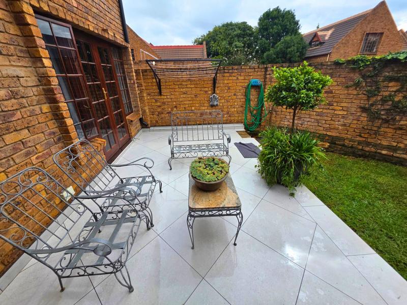 4 Bedroom Property for Sale in Faerie Glen Gauteng