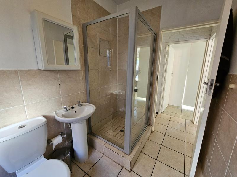 To Let 2 Bedroom Property for Rent in Sonneveld Gauteng