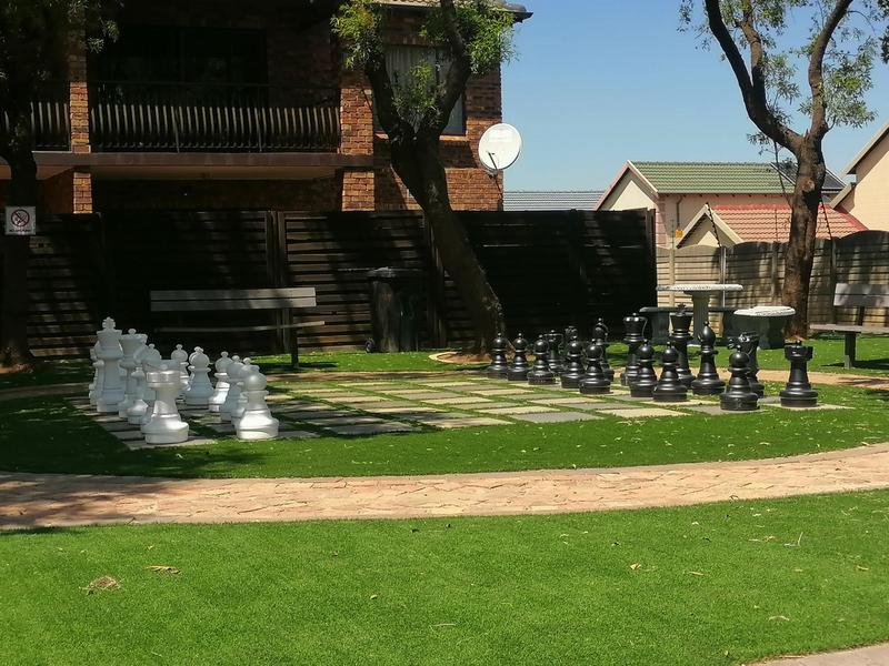 To Let 2 Bedroom Property for Rent in Sonneveld Gauteng