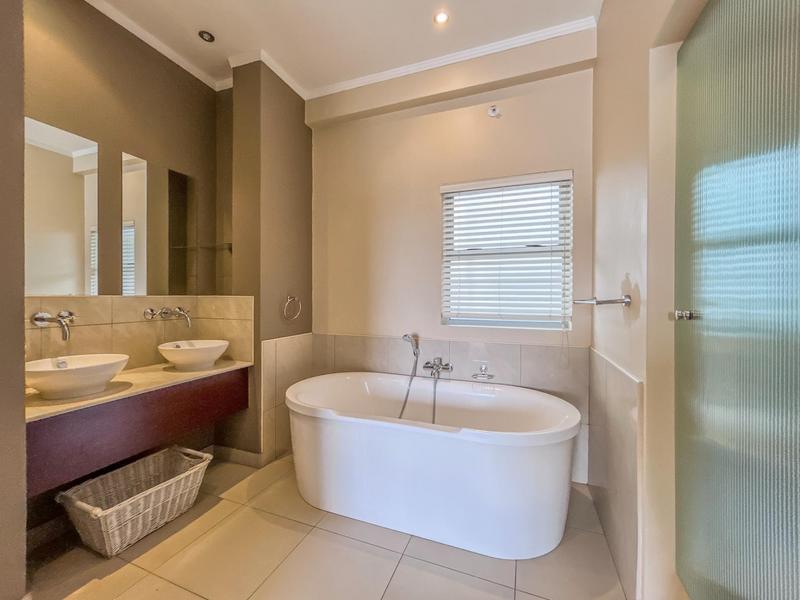 To Let 3 Bedroom Property for Rent in Sandhurst Gauteng