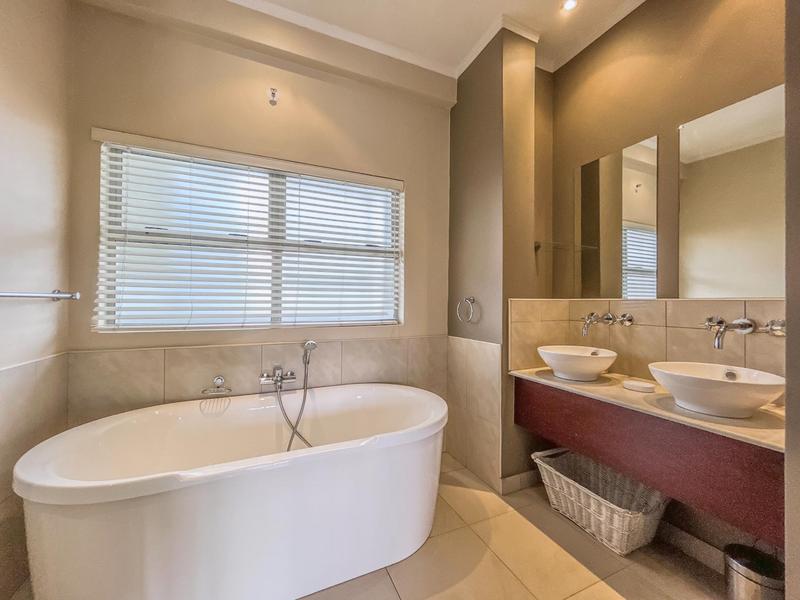 To Let 3 Bedroom Property for Rent in Sandhurst Gauteng