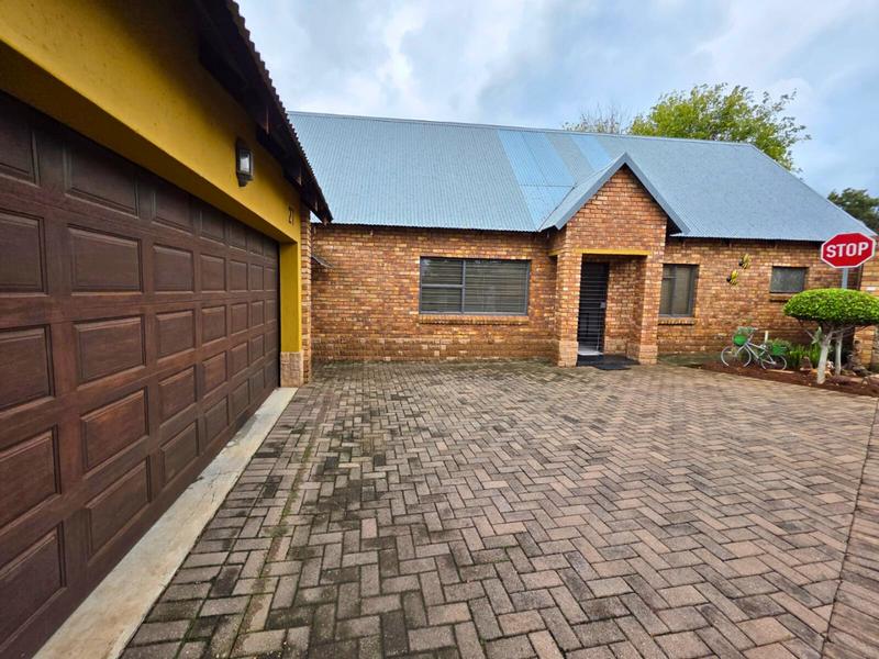 2 Bedroom Property for Sale in Glen Marais Gauteng