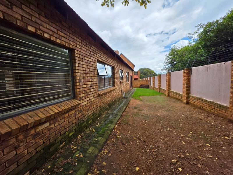 2 Bedroom Property for Sale in Glen Marais Gauteng