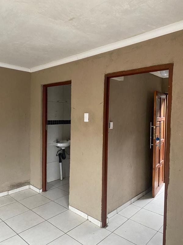 To Let 1 Bedroom Property for Rent in Lombardy East Gauteng