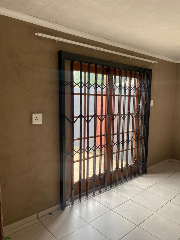 To Let 1 Bedroom Property for Rent in Lombardy East Gauteng
