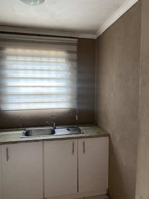 To Let 1 Bedroom Property for Rent in Lombardy East Gauteng