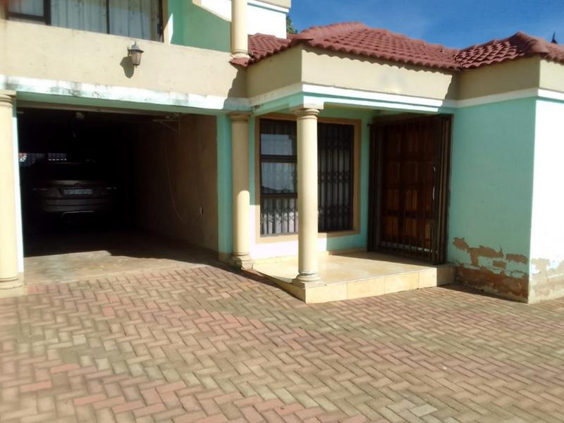 4 Bedroom Property for Sale in Meadowlands Gauteng