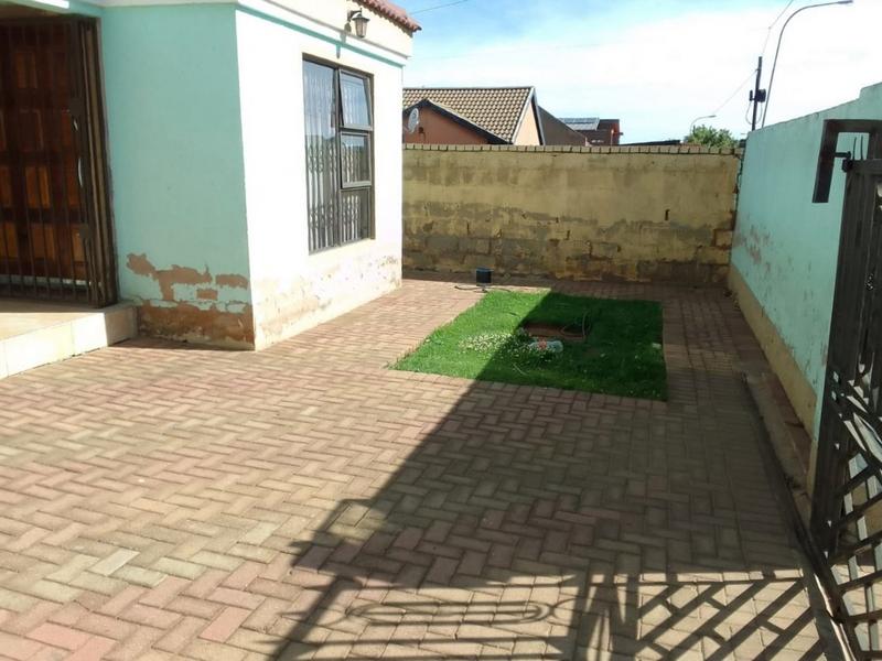 4 Bedroom Property for Sale in Meadowlands Gauteng