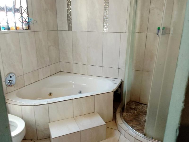 4 Bedroom Property for Sale in Meadowlands Gauteng