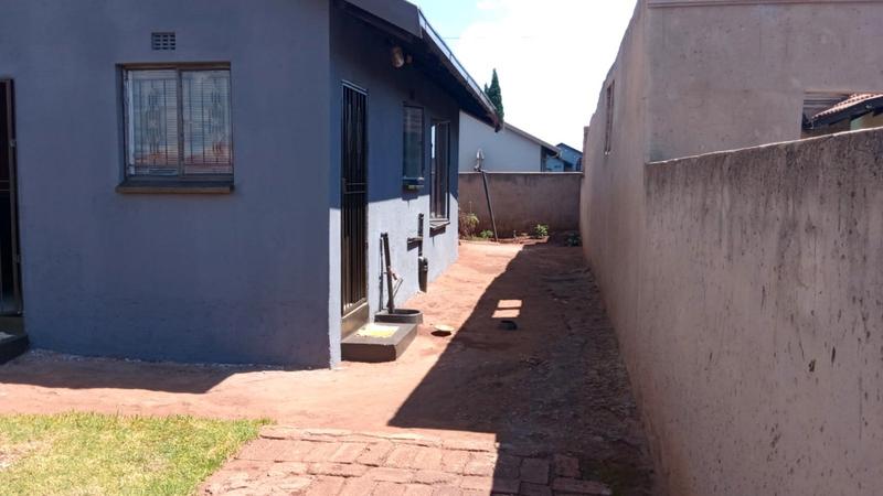 3 Bedroom Property for Sale in Protea Glen Gauteng