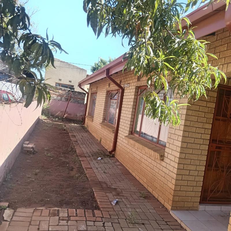 2 Bedroom Property for Sale in Katlehong South Gauteng