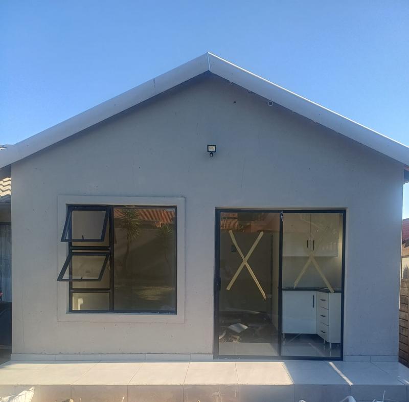 To Let 1 Bedroom Property for Rent in Birchleigh North Gauteng