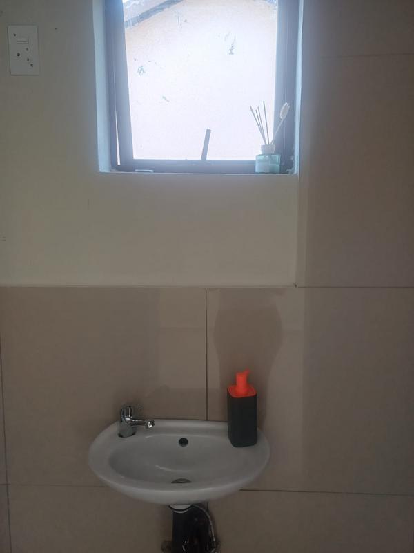 To Let 1 Bedroom Property for Rent in Birchleigh North Gauteng