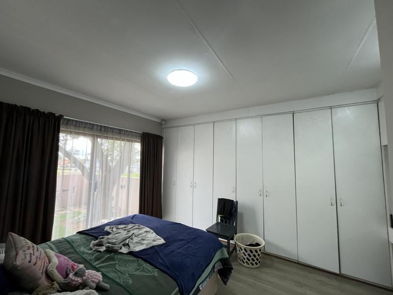 To Let 3 Bedroom Property for Rent in Glen Marais Gauteng