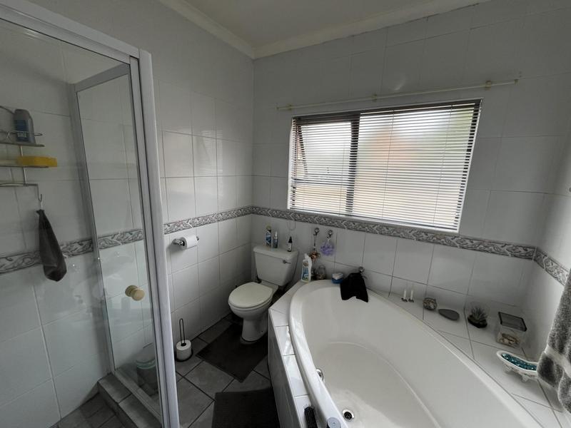 To Let 3 Bedroom Property for Rent in Glen Marais Gauteng