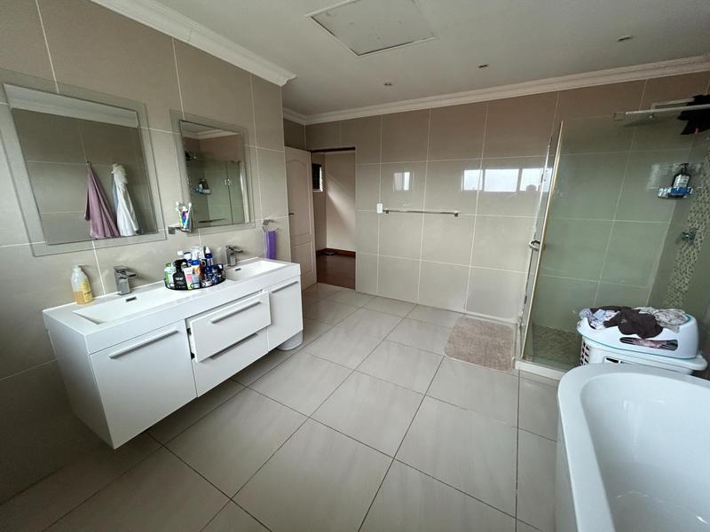 5 Bedroom Property for Sale in Arundo Estate Gauteng