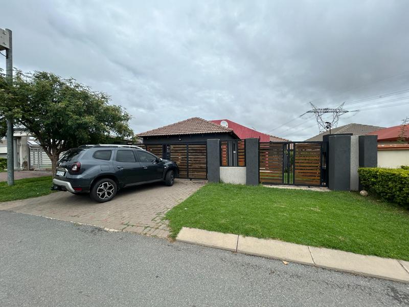 3 Bedroom Property for Sale in Blue Hills Gauteng