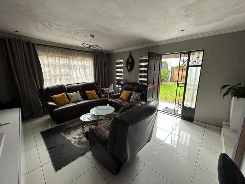 3 Bedroom Property for Sale in Blue Hills Gauteng