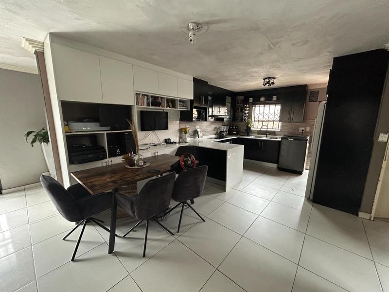 3 Bedroom Property for Sale in Blue Hills Gauteng