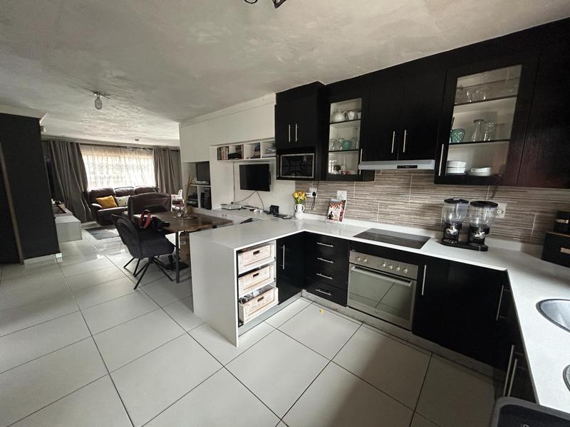 3 Bedroom Property for Sale in Blue Hills Gauteng