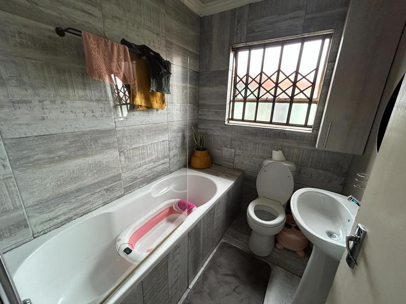 3 Bedroom Property for Sale in Blue Hills Gauteng