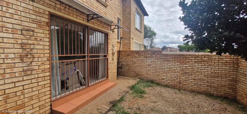 2 Bedroom Property for Sale in Heuwelsig Estate Gauteng