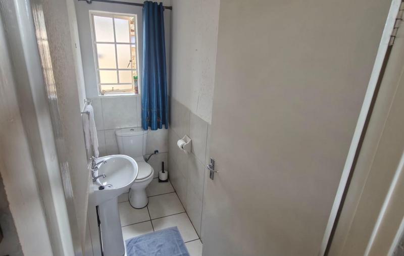 2 Bedroom Property for Sale in Heuwelsig Estate Gauteng