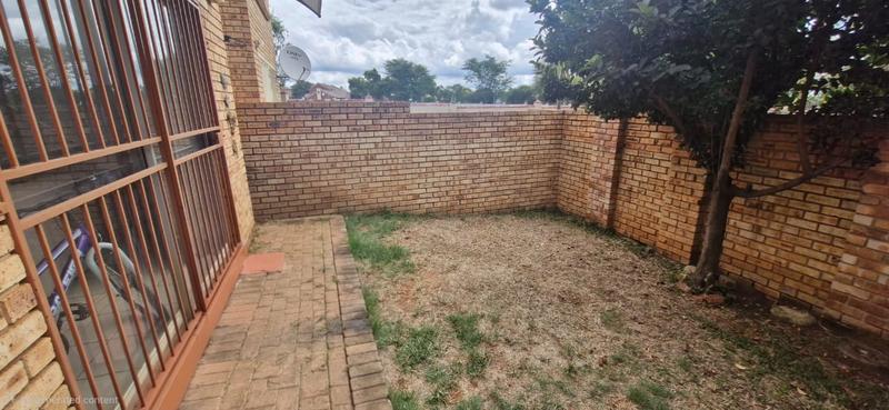 2 Bedroom Property for Sale in Heuwelsig Estate Gauteng