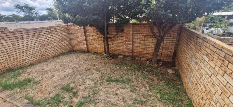 2 Bedroom Property for Sale in Heuwelsig Estate Gauteng