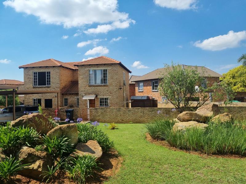 2 Bedroom Property for Sale in Heuwelsig Estate Gauteng