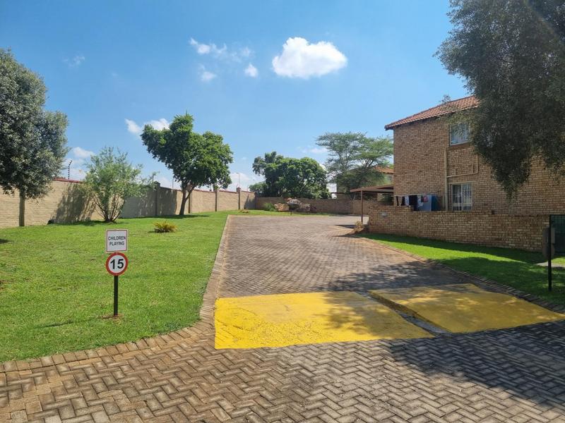 2 Bedroom Property for Sale in Heuwelsig Estate Gauteng
