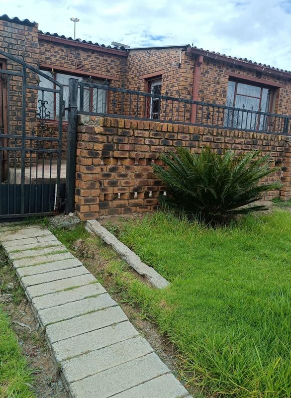 5 Bedroom Property for Sale in Duduza Gauteng