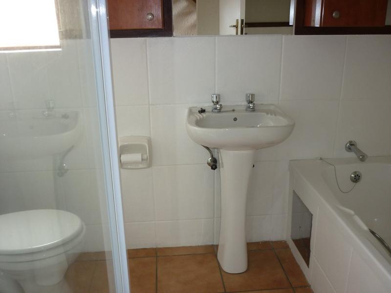 To Let 2 Bedroom Property for Rent in Fourways Gauteng