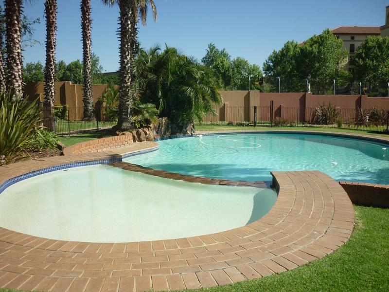 To Let 2 Bedroom Property for Rent in Magaliessig Gauteng