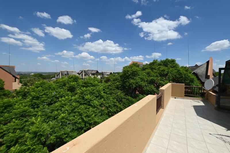 2 Bedroom Property for Sale in Lonehill Gauteng