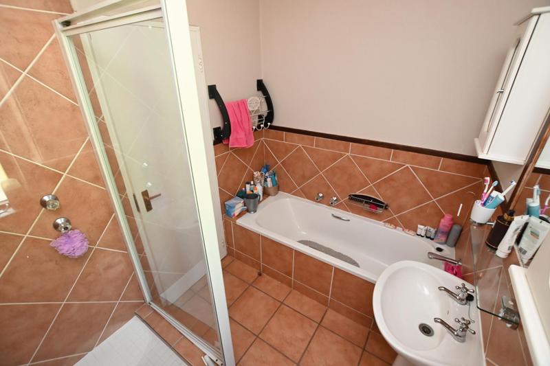 2 Bedroom Property for Sale in Lonehill Gauteng