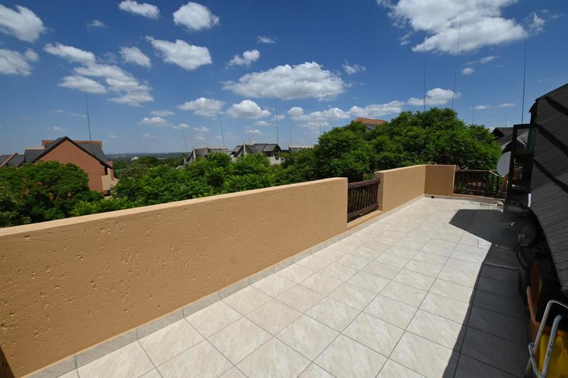 2 Bedroom Property for Sale in Lonehill Gauteng