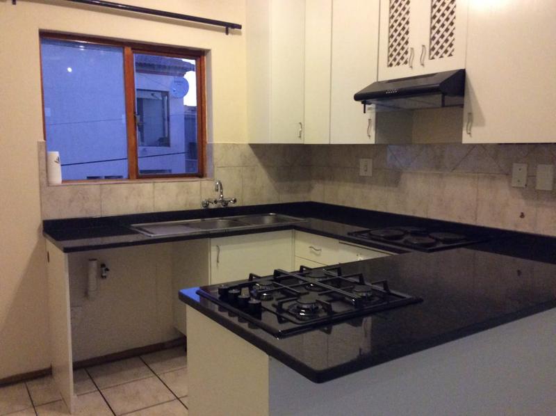 2 Bedroom Property for Sale in Mondeor Gauteng