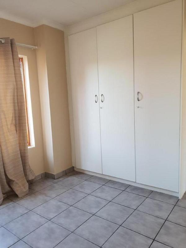 2 Bedroom Property for Sale in Mondeor Gauteng