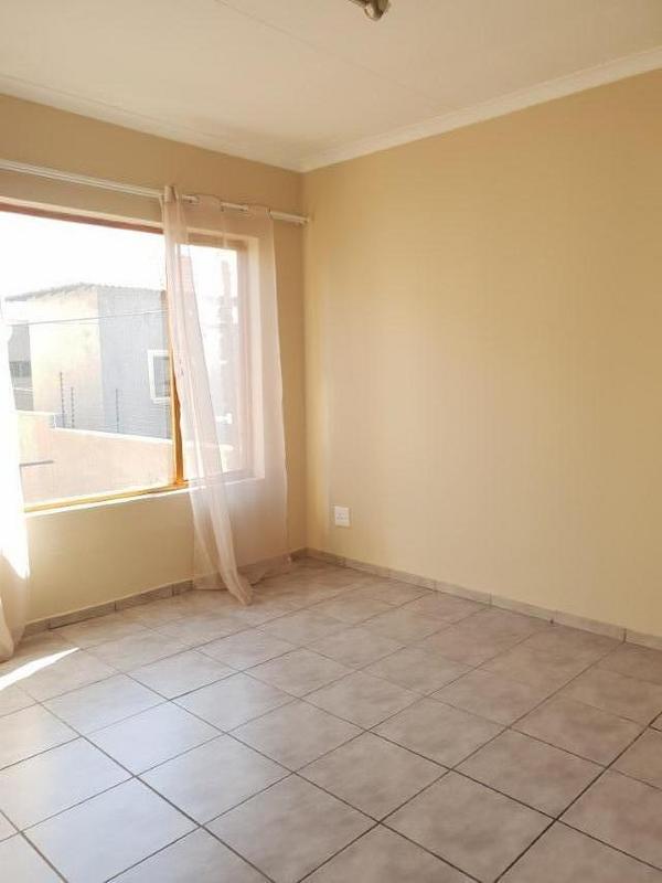 2 Bedroom Property for Sale in Mondeor Gauteng
