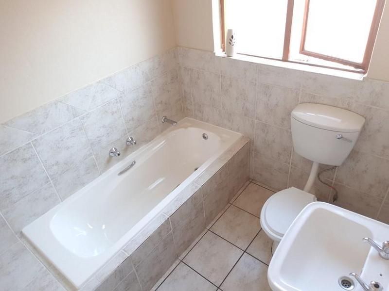 2 Bedroom Property for Sale in Mondeor Gauteng