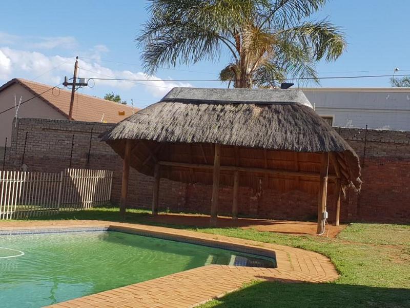 2 Bedroom Property for Sale in Mondeor Gauteng