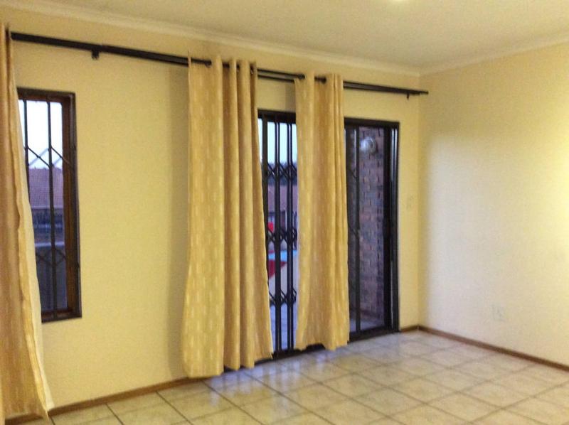 2 Bedroom Property for Sale in Mondeor Gauteng