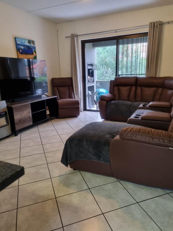 2 Bedroom Property for Sale in Helderkruin Gauteng