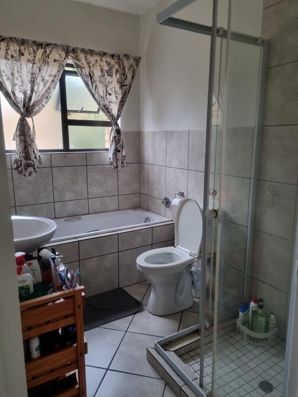 2 Bedroom Property for Sale in Helderkruin Gauteng