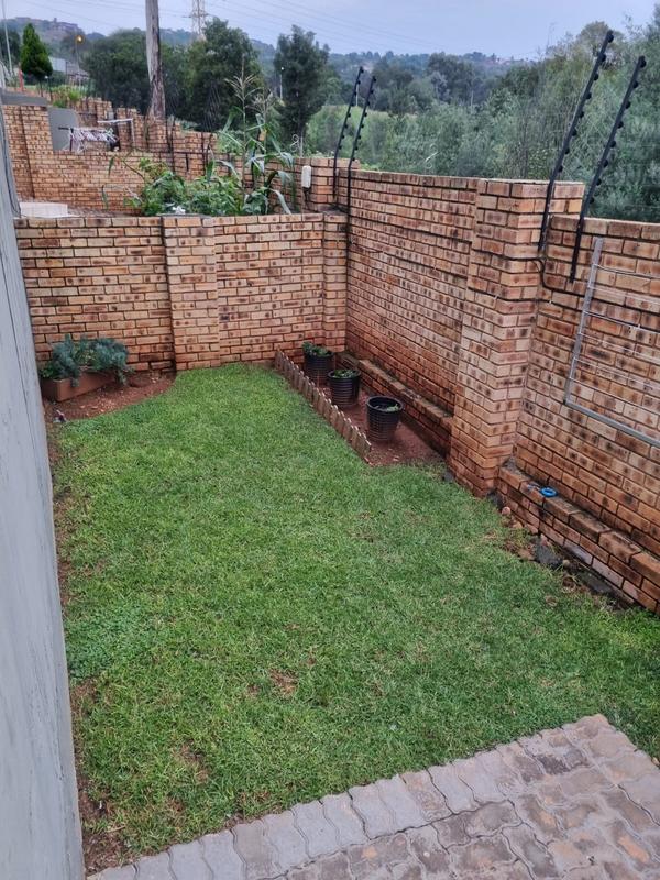 2 Bedroom Property for Sale in Helderkruin Gauteng