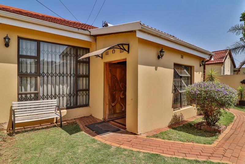 3 Bedroom Property for Sale in Roodepoort Gauteng