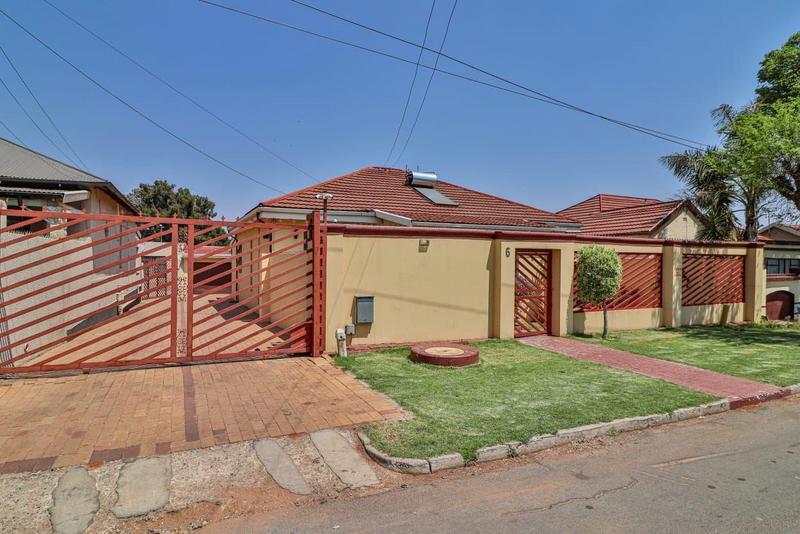 3 Bedroom Property for Sale in Roodepoort Gauteng