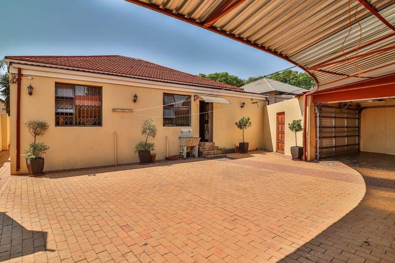 3 Bedroom Property for Sale in Roodepoort Gauteng