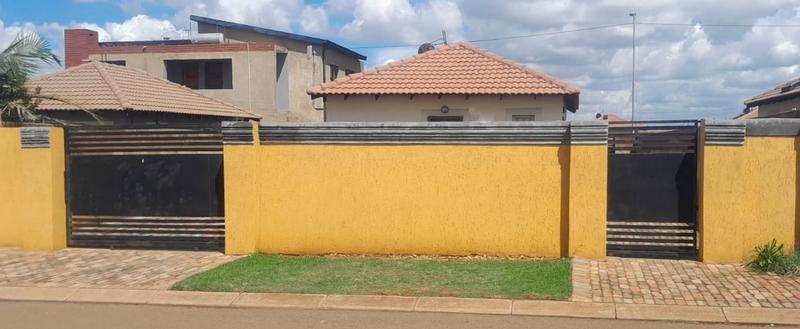 2 Bedroom Property for Sale in Lufhereng Gauteng